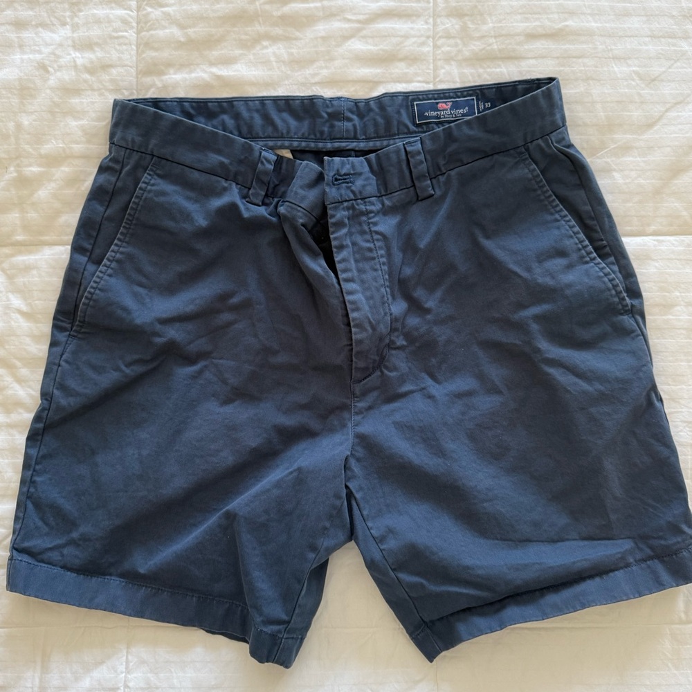 Vineyard vines navy shorts